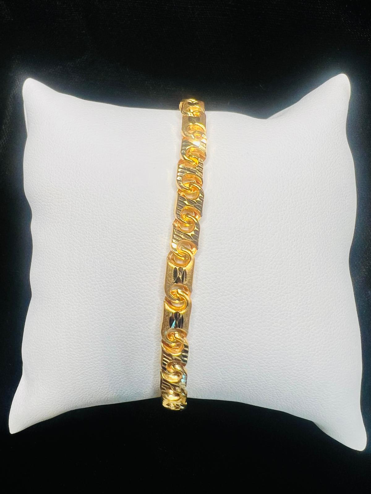 22KT Gold Men’s Textured Link Bracelet 8.1gm