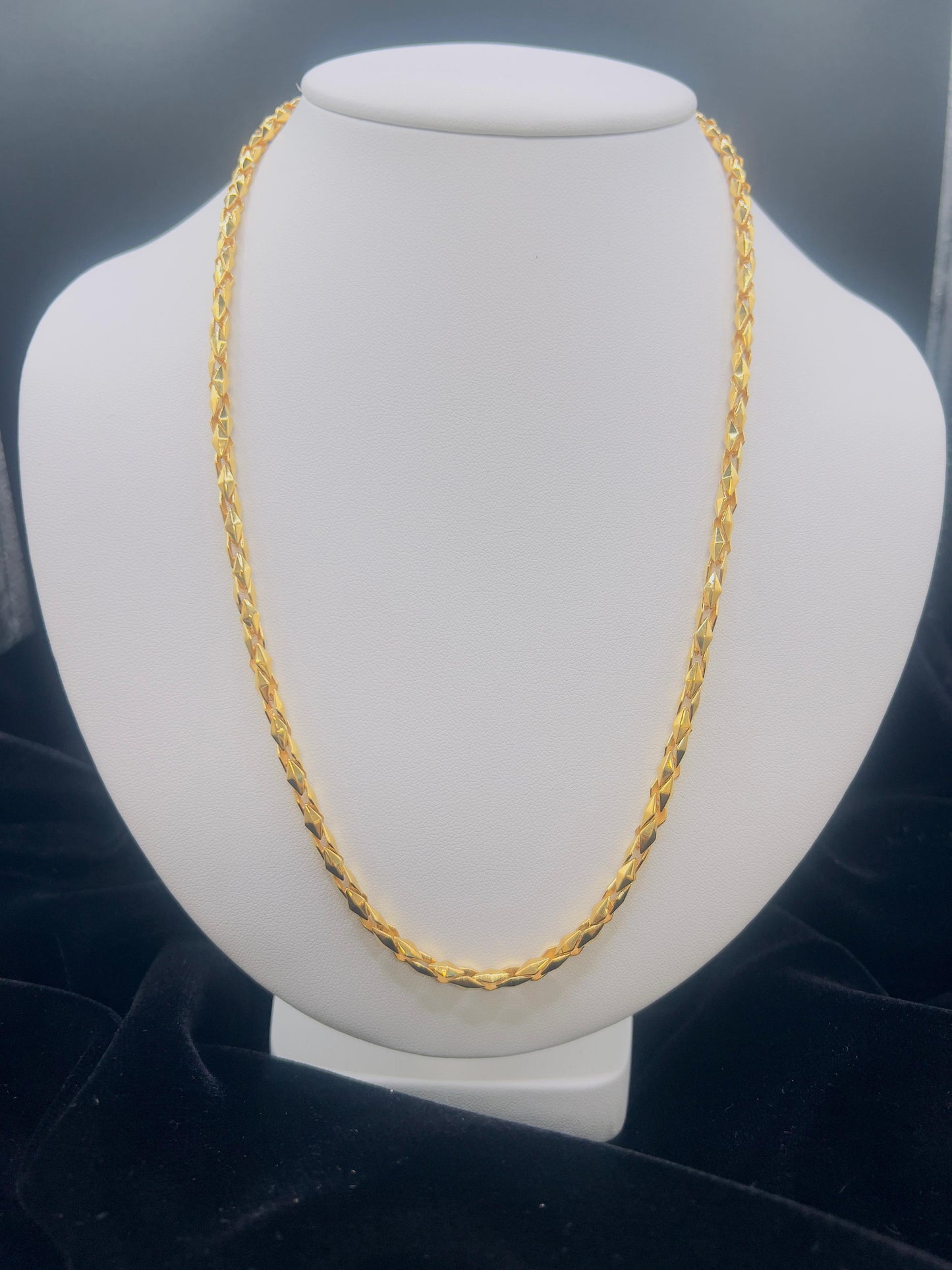 22KT Gold Faceted Chevron Link 21.6GM