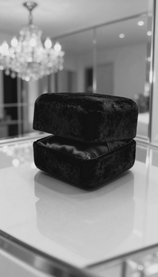 22KT GOLD LADIES RING 3.6 GM